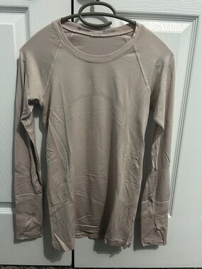 Lululemon athletica swiftly tech, light salmon color